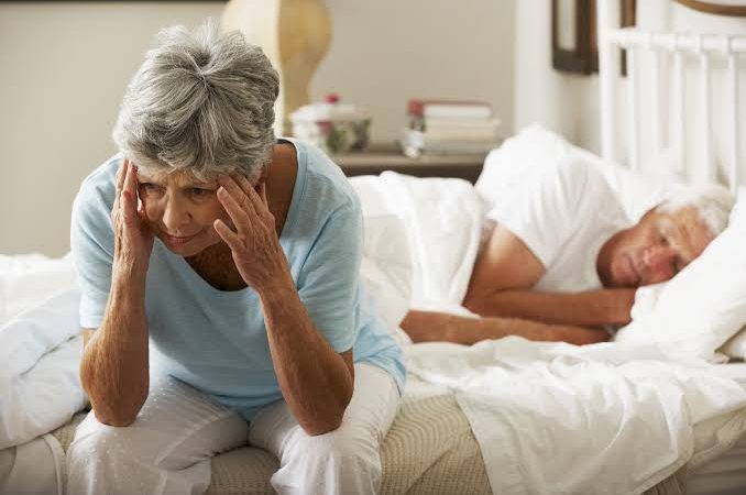 اضطرابات النوم عند كبار السن وأسبابها