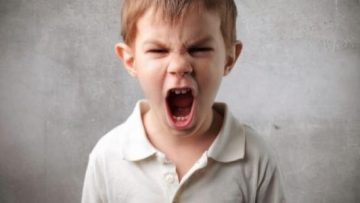 اهم اسباب عدوانية الطفل وطرق تسيطرين بها على غضبك مع طفلك