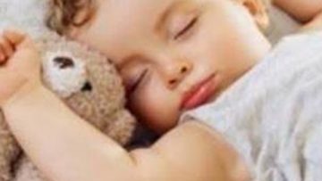 اهم النصائح التي تساعدك علي جعل طفلك ينام بكل سهولة